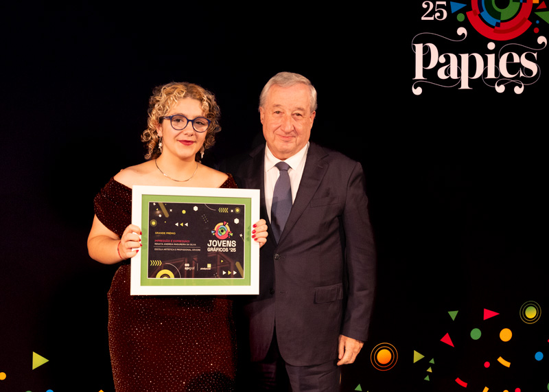 Renata Madureira da Silva, a estudante vencedora, e Lopes de Castro, presidente da APIGRAF